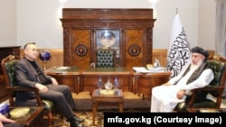 Таалатбек Масадыков менен Шер Мохаммад Аббас Станикзай. Кабул, Ооганстан. Ноябрь, 2022-жыл. 