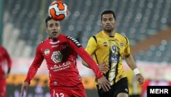 پرسپولیس و سپاهان در ورزشگاه آزادی به مصاف هم رفتند و سرخپوشان با نتیجه ۲-۰ به برتری رسیدند. 