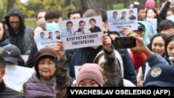 Кемпир-Абад иши боюнча камалгандарды бошотуу акциясында тартылган сүрөт. 