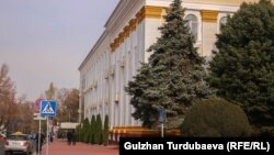 Өкмөт үйү, Бишкек. 