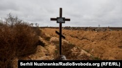 Нові могили на кладовищі Херсона. Листопад 2022 року