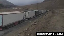 Մեքենաները Լարսի անցակետում, արխիվ