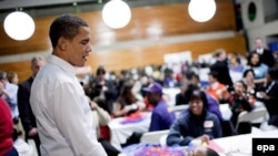 باراک اوباما در میان دانش آموزان مدرسه ای در آمریکا. (عکس:Afp)