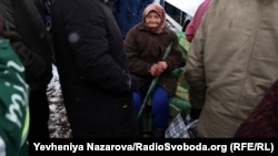 Жителі Великої Новосілки в очікуванні гуманітарної допомоги, 1 лютого 2023 року