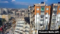 Кыргызстан жер титирөөнүн алгачкы күнүндө эле Түркияга 67 адамдан турган куткаруучулар тобун жөнөткөн.