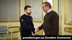 Пресслужба Бориса Пісторіуса повідомила 7 лютого, що він зустрівся як із Зеленським, так і з міністром оборони України Олексієм Резніковим