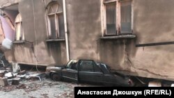 Автоунааны басып калган имарат. 