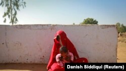 یونیسېف ویلي چې په نړۍ کې به په راتلونکې لسیزه کې ۱۰۰ مېلیونه نجونه د کم عمرۍ د ودونو له خطر سره مخامخ وي. پخوانی انځور