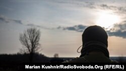 Розглядаються також інші версії, у тому числі – умисне вбивство, доведення до самогубства та порушення правил поводження зі зброєю