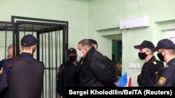 Сяргей Ціханоўскі на судовым працэсе ў Гомельскім СІЗА, сьнежань 2021 году