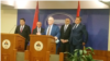 Բոսնիայի Սերբական հրապետությունում իշխող կոալիցիայի պատգամավորներ Նենադ Ստևանդիչը (ձախ), Դրագան Չավիչը (կենտրոնում) և Միլորադ Դոդիկը, ԲՀ Նախագահության անդամ (աջից) մամուլի ասուլիսի ժամանակ