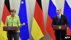 Анґела Меркель, Володимир Путін у Сочі, Росія, 2 травня 2017 року