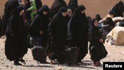 Женщины, бежавшие из города Ракка. Сирия. 5 апреля 2017 года. Иллюстративное фото.