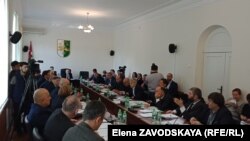 Из 32 голосовавших депутатов за бюджет проголосовали 25