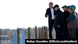 Президент Садыр Жапаров менен министр Алымкадыр Бейшеналиев. "Алтын-Балалык" комплексинде. 30.10.2021  