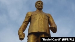 Пайкараи Сталин дар ноҳияи Ашти вилояти Суғд