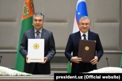 Türkmen we özbek prezidentleri ylalaşyklara goş çekiş dabarasynda