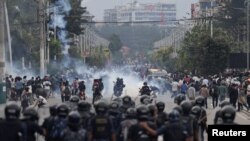 Протесты в Непале в знак несогласия с блокировкой мессенджеров