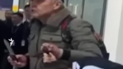 "Она меня спровоцировала". Начался суд над взявшим заложницу в аэропорту