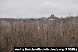 Укріплені та забетоновані бойові позиції «ЛНР» на висотах над КПВВ