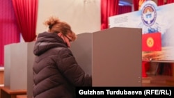 Один из избирательных участков в Бишкеке. 28 ноября 2021 года.