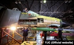 تصویری از اورهال جنگنده اف-۴ در ایران در مهرماه ۹۸