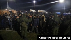 Բելառուս - Միգրանտները Լեհաստանի հետ սահմանի մերձակայքում գտնվող տրանսպորտային-լոգիստիկ կենտրոնում, 18-ը նոյեմբերի, 2021թ․