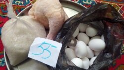 Lebabyň häkimiýetleri ilaty azyk paýlarynyň berlendigi baradaky kartoçkalara gol çekmäge mejbur edýär