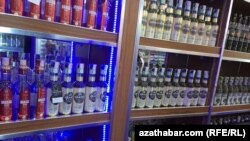Aşgabatda satylýan alkogolly içgiler