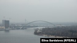 Для великовантажного транспорту Подільський мостовий перехід поки залишиться закритим