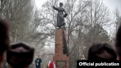 Иван Панфиловдун айкели, Бишкек. Архив сүрөт. 