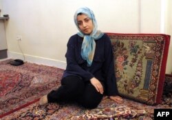 نرگس محمدی، پس از آزادی موقت از زندان در شهریور ۱۳۸۰