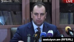 Первый заместитель председателя РПА Виген Саргсян во время пресс-конференции, Ереван, 11 ноября 2018 г․