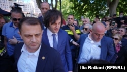 Премьер Грузии Ираклий Кобахидзе (в центре)