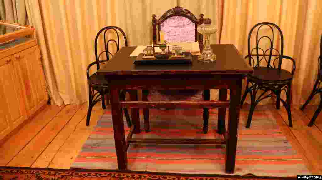 Риза Фәхретдиннең Оренбурдан кайткан реставрацияләнгән эш өстәле