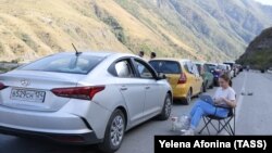 Черга з автомобілів на виїзд із Росії на тлі мобілізації, вересень 2022 року