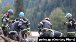 Грузінскія ратавальнікі працуюць ў Шові. 4 жніўня 2023 году