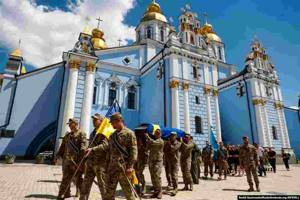 Загалом пілот провів в небі близько 300 годин і здійснив понад 80 бойових вильотів, зазначили у Повітряних силах ЗСУ