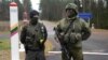 Літоўскія памежнік і вайсковец на мяжы Літвы і Беларусі, архіўнае фота