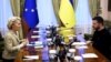 Голова Єврокомісії Урсула фон дер Ляєн і президент України Володимир Зеленський. Україна, Київ, 2 листопада 2023 року