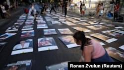 Портрети заручників на акції протесту в Ізраїлі, архівне фото