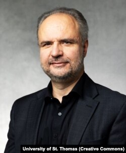 Пол Гаврилюк, голова Міжнародної православної теологічної асоціації, керівник кафедри теології та філософії імені Томи Аквінського на факультеті теології університету Сент-Томас у місті Сент-Пол (США)