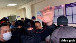 Райымбек Матраимов Бишкектин Биринчи Май райондук сотунда. 27-март, 2024-жыл.