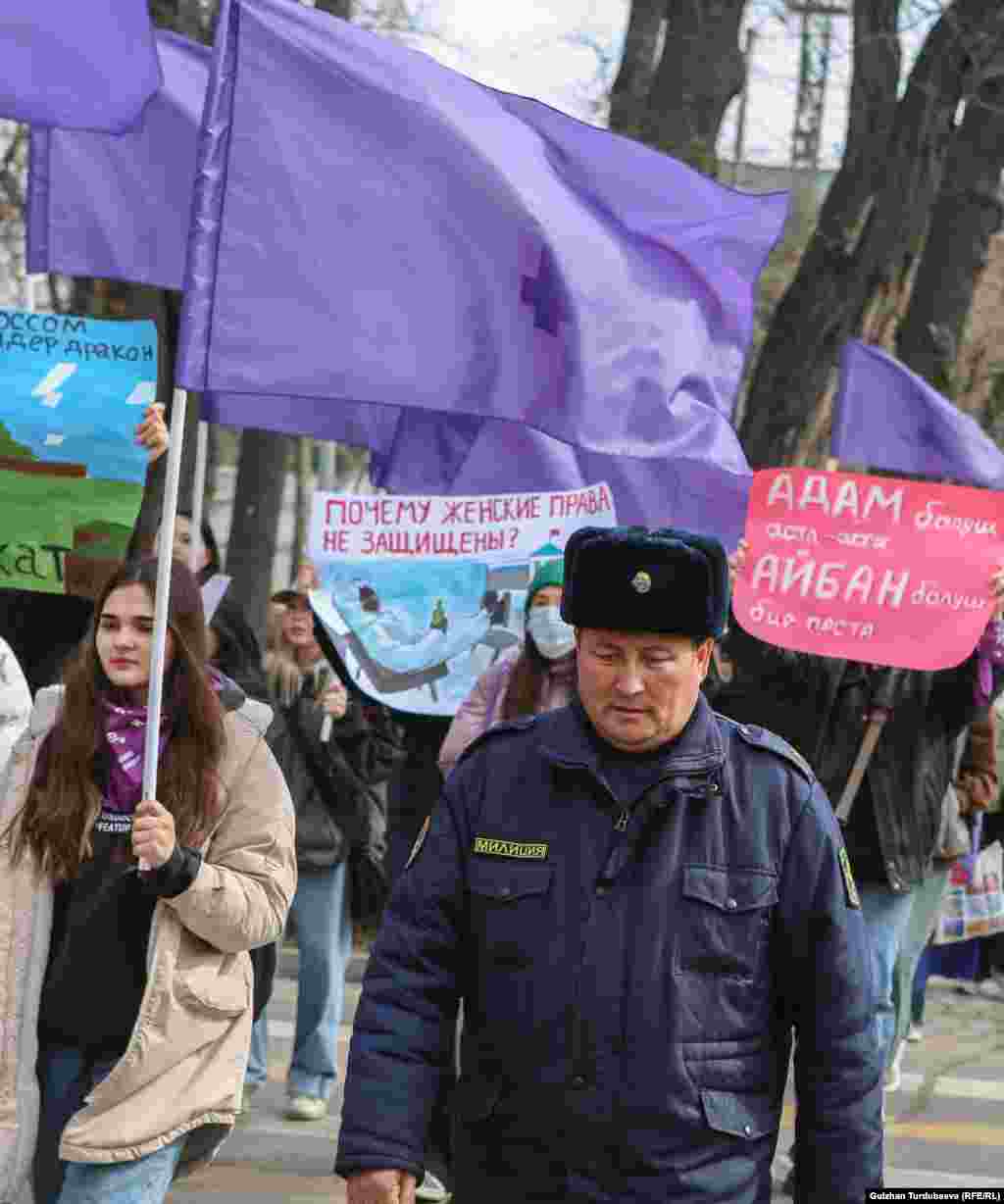 По данным МВД, в 2023 году в милицию поступило 11 тысяч обращений о фактах домашнего насилия. В ведомстве подчеркивали, что в 95% зарегистрированных случаев пострадавшими от насилия являются женщины.