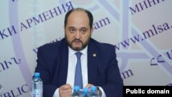 Armenia - Arayik Harutiunian, chief of Prime Minister Nikol Pashinian's staff, chairs a meeting in Yerevan, November 30, 2022.