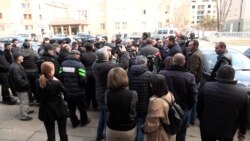 Արտագնա աշխատանքի մեկնող շիրակցիները բողոքով հասան մարզպետարան