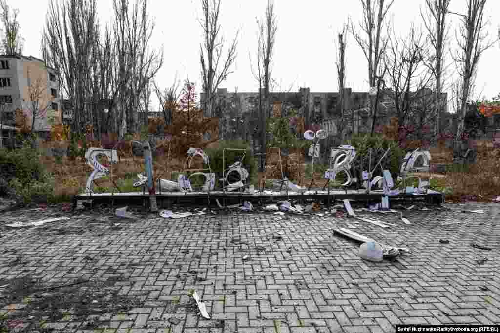 Ось що залишилося від знаку &laquo;Я люблю Авдіївку&raquo;