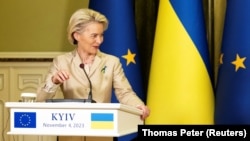 «Ми пропонуємо покрити дві третини фінансових потреб України на наступні два роки, що становить 90 млрд євро. Решту мають покрити міжнародні партнери», – заявила президентка Єврокомісії