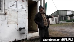 Գեորգի Վարդանյանը Բաղանիսում երկաթե տնակում ավտոմասեր է վաճառում