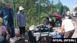 На выезде из Эстонии на пункте пропуска Лухамаа-Шумилкино десятки украинцев по несколько дней не могут пересечь российскую границу